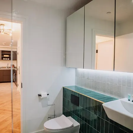 Chic Gem, Fast Wifi, Contractors Family Apartment