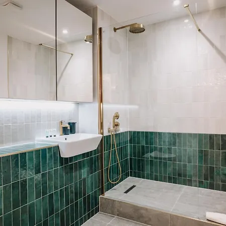 Chic Gem, Fast Wifi, Contractors Family *